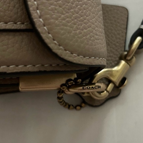 Coach Tabby Beige Leather Shoulder Bag with Gold Hardware - Picture 3 of 5